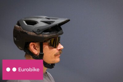 Eurobike 2025: Alpina Rootage 2 Mips Enduro-Helm und schicke neue MTB-Brillen