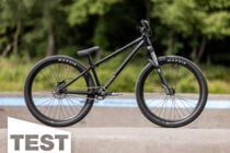 Titelbild: Canyon Stitched 360 im Test: Preisknaller für Erde und Asphalt