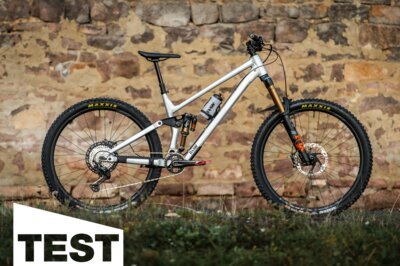 Neues Raaw Madonna V3 Enduro-Bike im ersten Test: Aller guten Dinge sind drei
