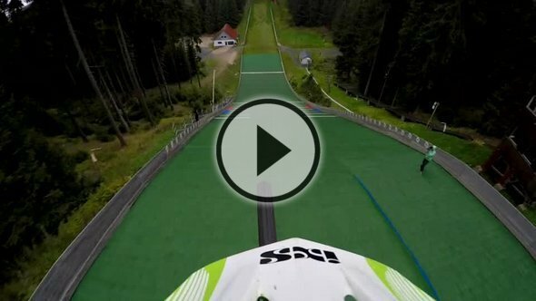 50 Meter Jump von der Skisprungschanze mit Downhill Bike by Johannes Fischbach